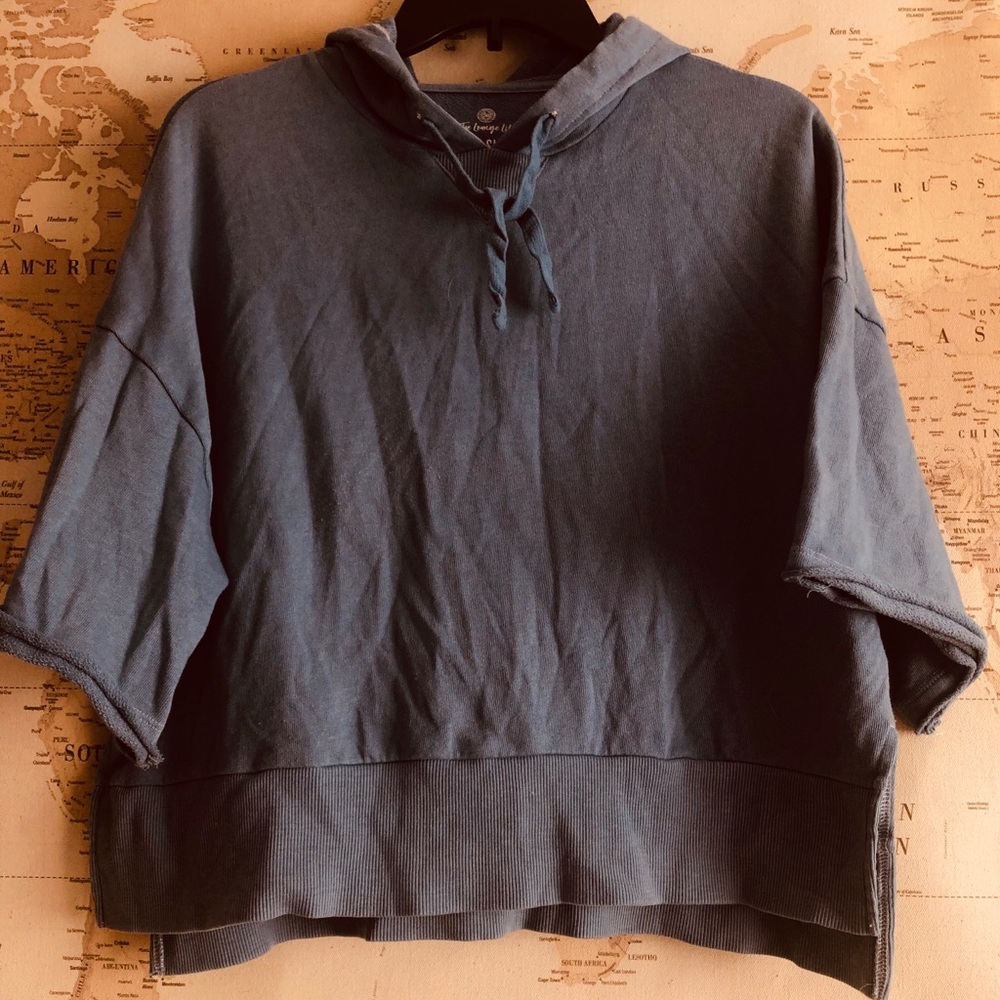 Cropped b short sleeved shirt with hood